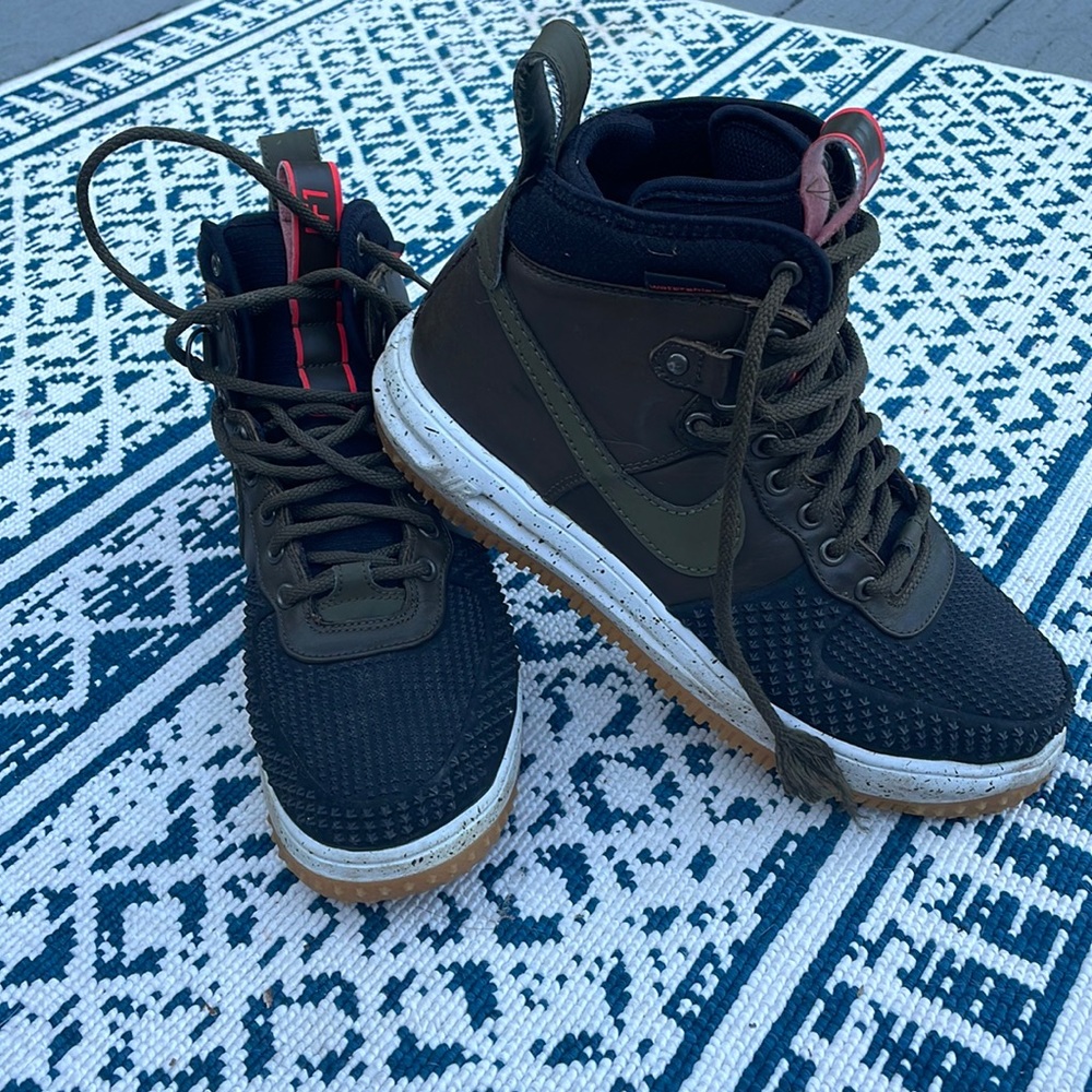 Used Nike LF1